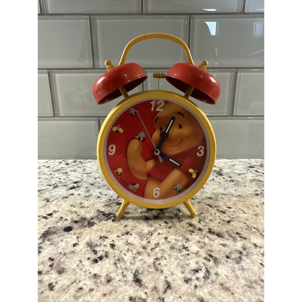 VINTAGEβ "DISNEY STORE" WINNIE THE POOH ALARM CLOCK. ALARM WORKS INTERMITTENTLY.